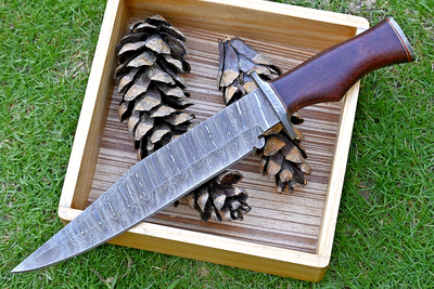 Wilderness Master: Premium Damascus Steel Bowie Knife with Rosewood Handle & Leather Sheath - Korvel
