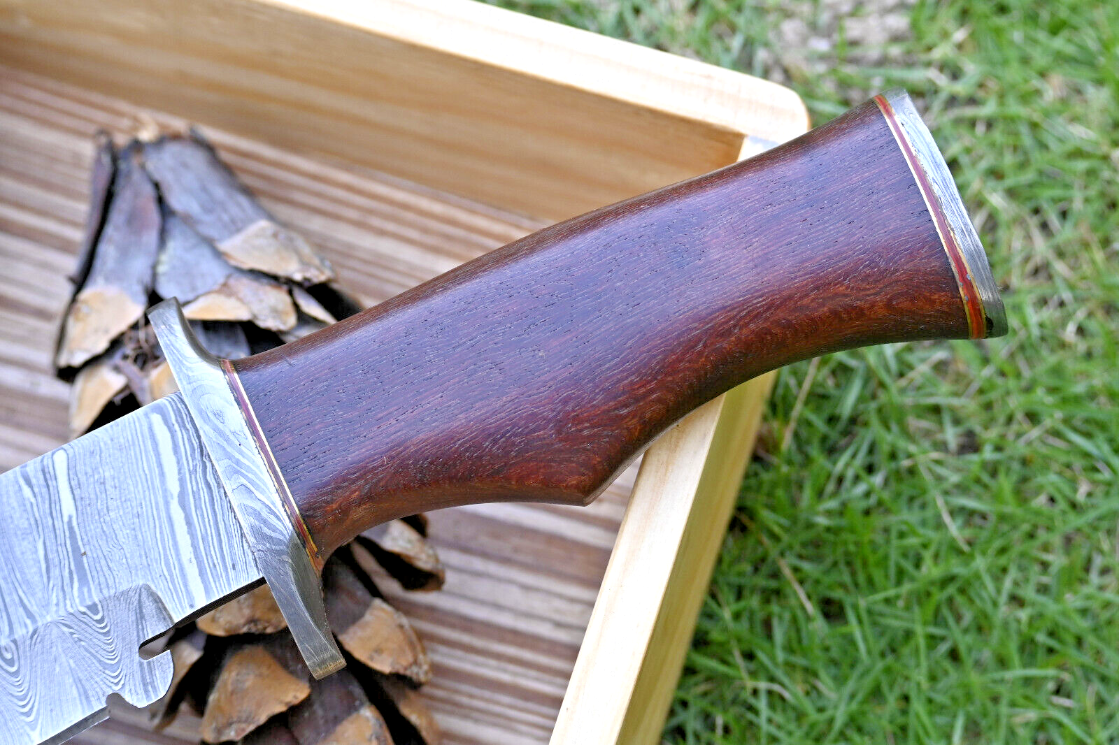 Wilderness Master: Premium Damascus Steel Bowie Knife with Rosewood Handle & Leather Sheath - Korvel