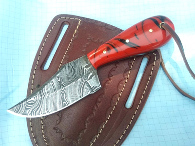 Artisan Crafted Damascus Steel Skinning Knife with Epoxy Resin Handle - Korvel