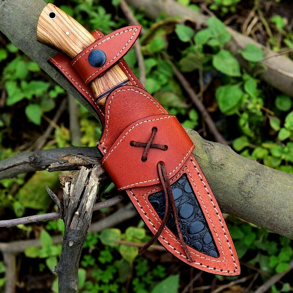 Artisan 10" Damascus Steel Hunting Knife with Olive Wood Grip & Leather Sheath - Korvel