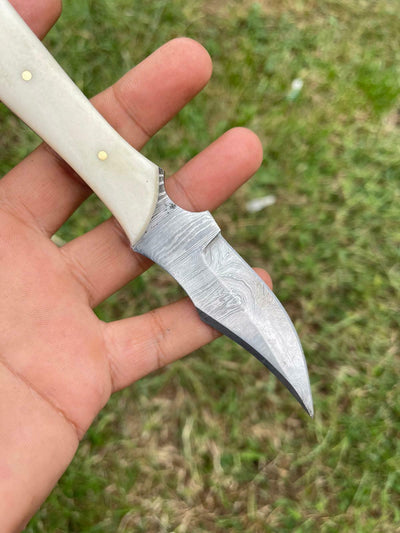 Artisan Crafted Damascus Steel Skinner Knife - Korvel
