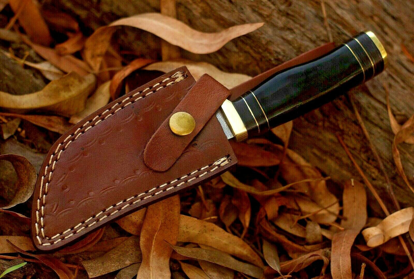 Artisan Crafted Damascus Steel Hunting Knife for Outdoor Adventures - Korvel