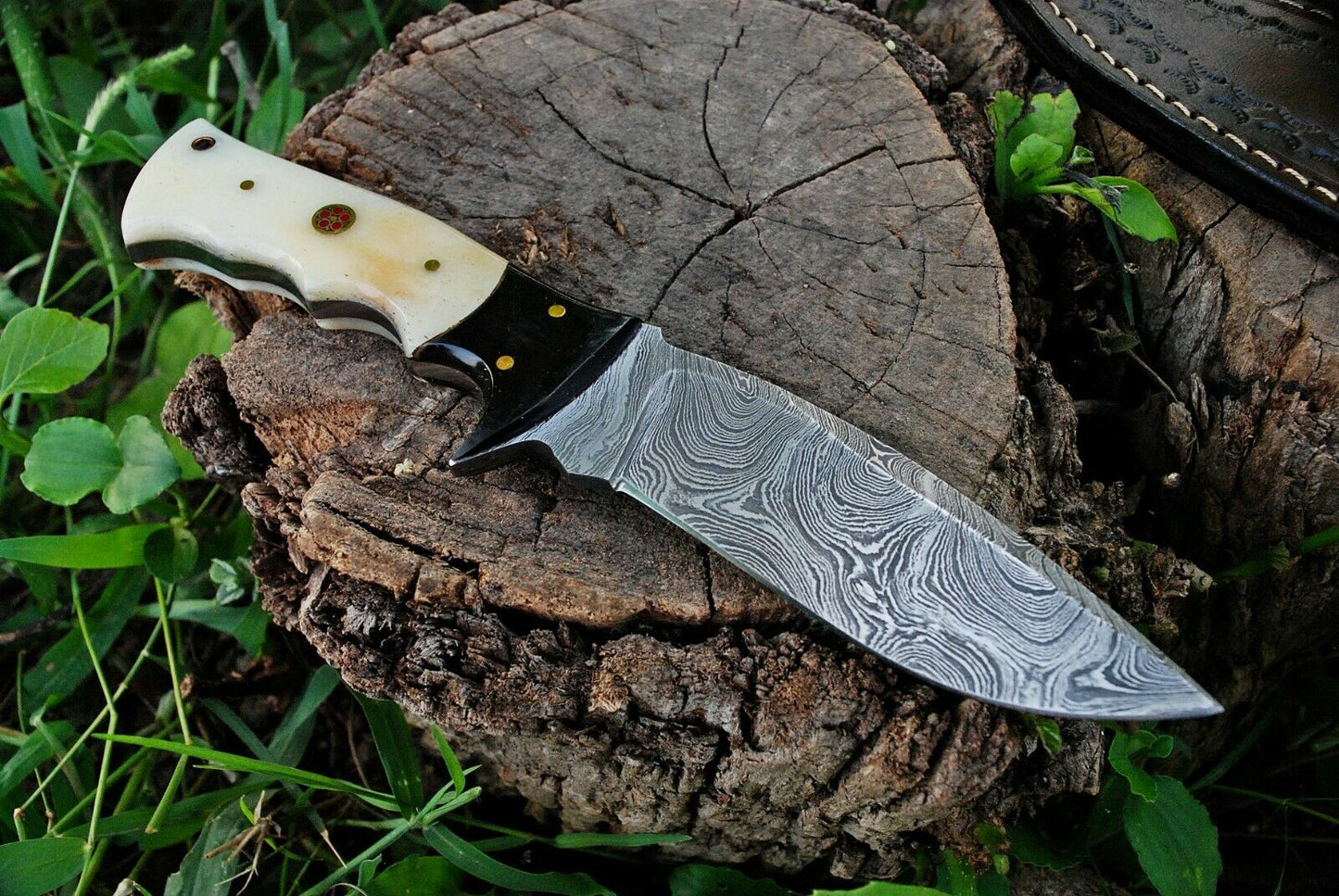 Artisan Crafted Damascus Steel Hunting Knife - Korvel