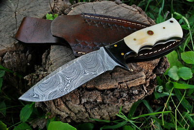 Artisan Crafted Damascus Steel Hunting Knife - Korvel