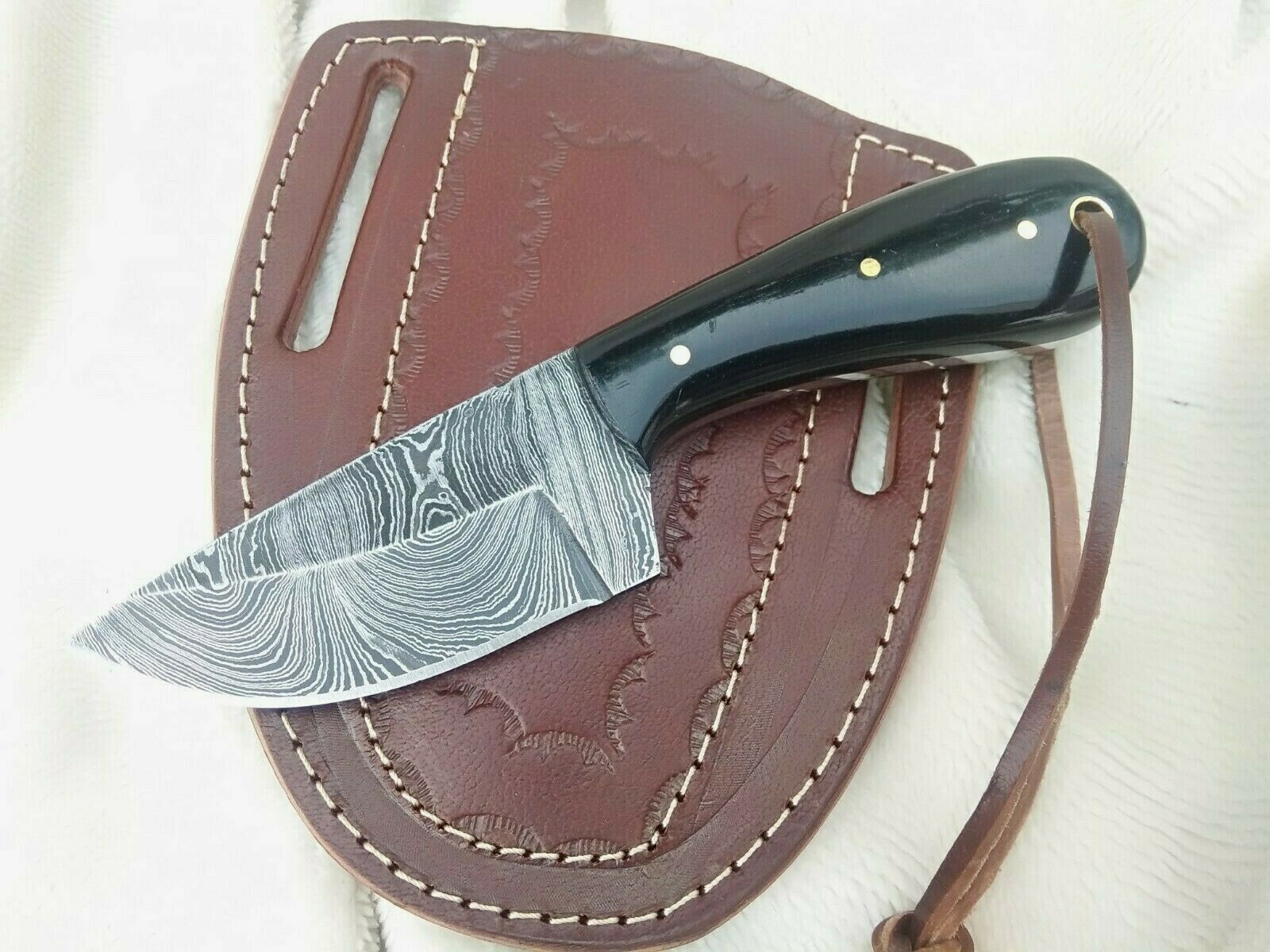Artisan Crafted Damascus Steel Skinning Knife with Buffalo Horn Handle - Korvel
