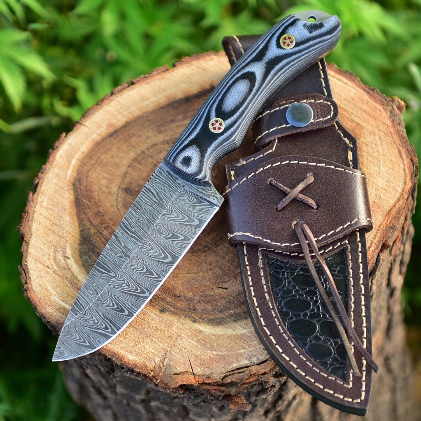 Wilderness Guardian: Premium Hunting Knife with Damascus Steel Blade and Ergonomic Micarta Handle - Korvel