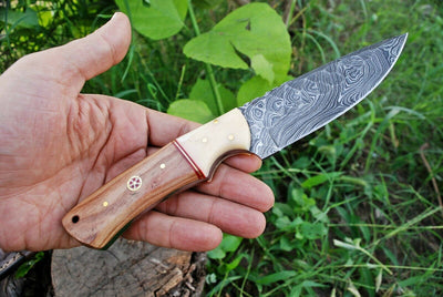 Artisan Crafted Damascus Steel Hunting Knife - Korvel