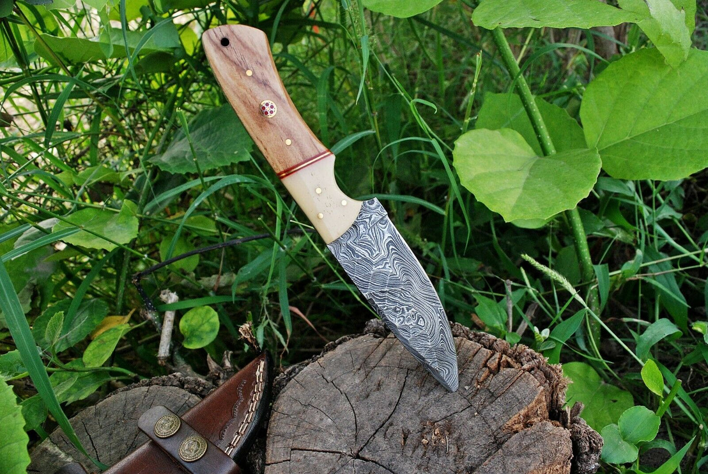 Artisan Crafted Damascus Steel Hunting Knife - Korvel