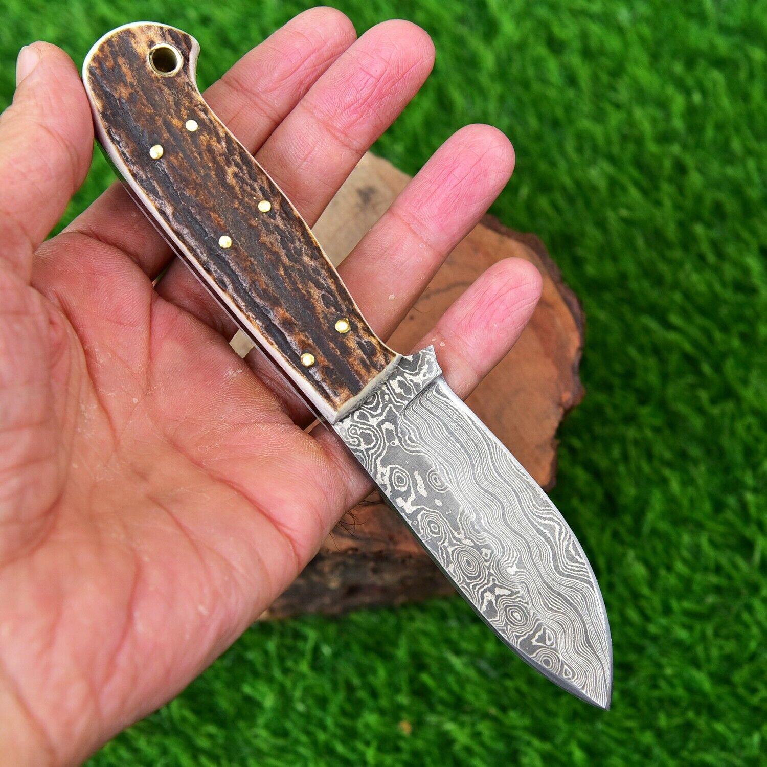 Premium Custom Damascus Steel Skinning Knife with Stag Horn Handle & Leather Sheath - 7 Inches - Korvel
