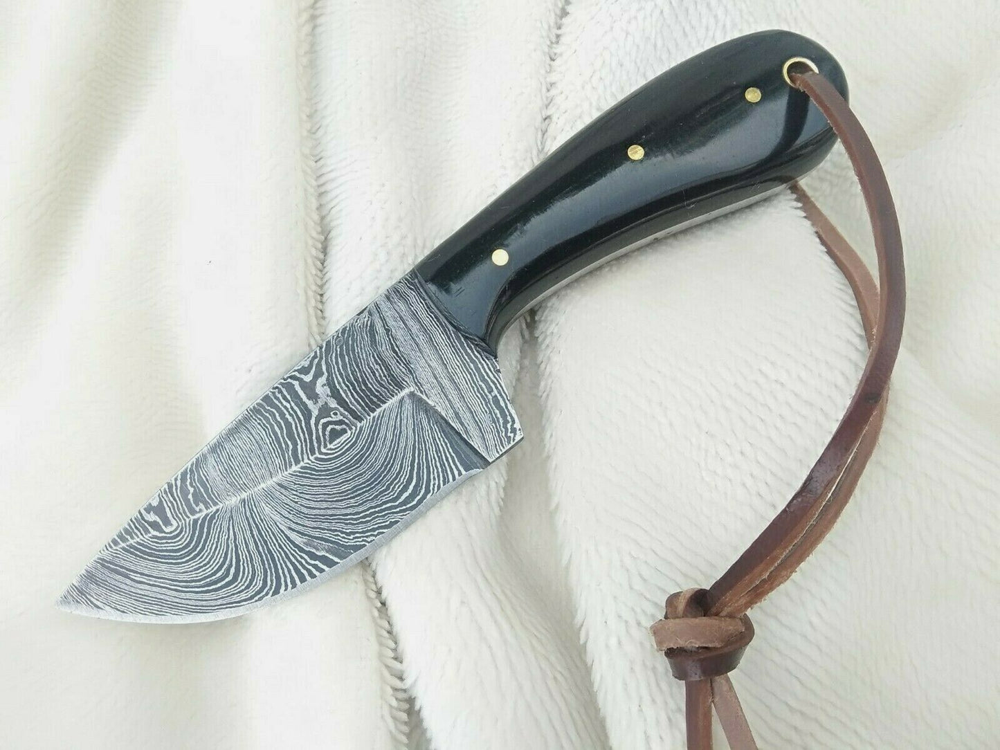 Artisan Crafted Damascus Steel Skinning Knife with Buffalo Horn Handle - Korvel