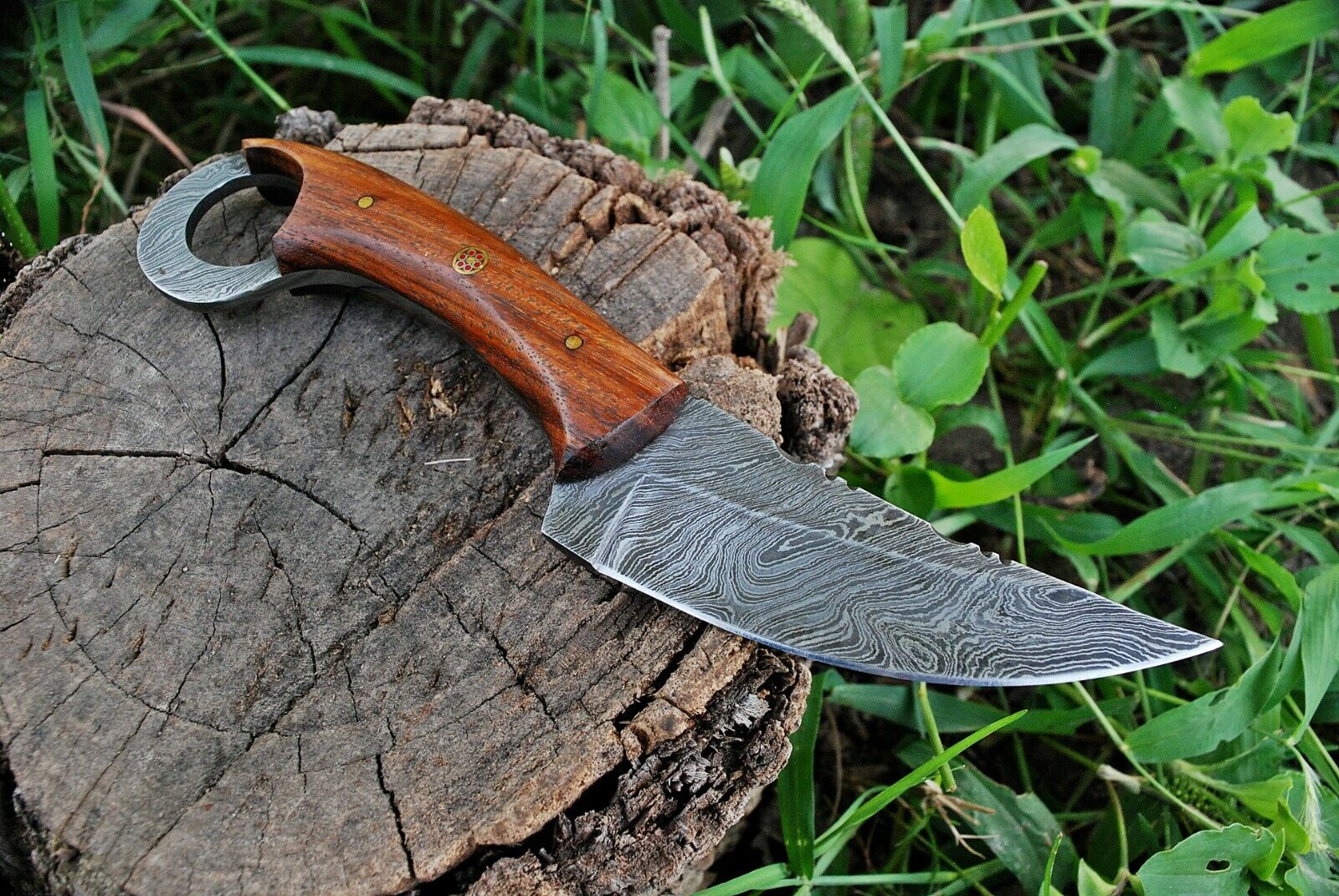 Premium Custom Damascus Steel Hunting Knife for Outdoor Adventures - Korvel