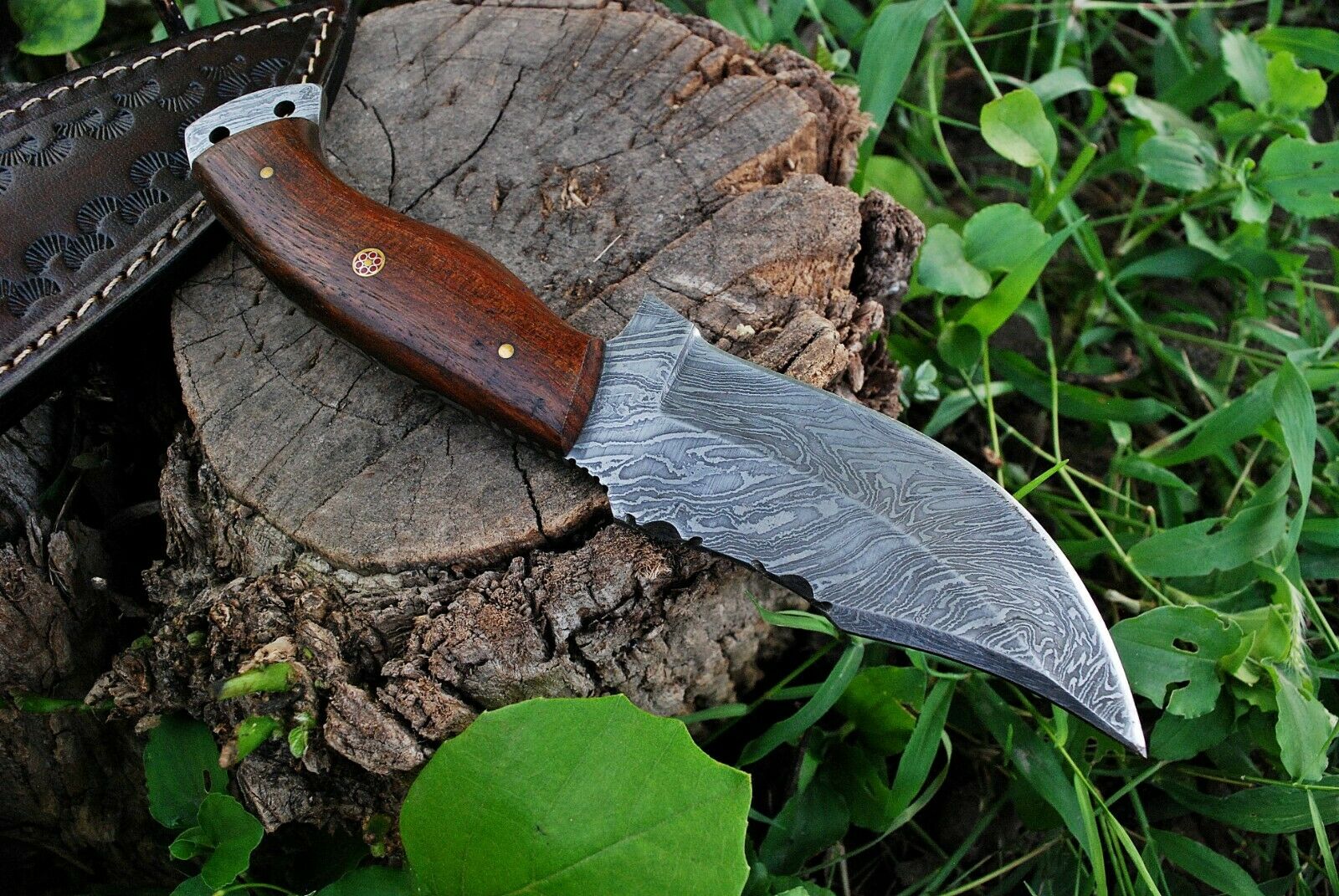 Artisan Crafted Damascus Steel Hunting Knife - Korvel