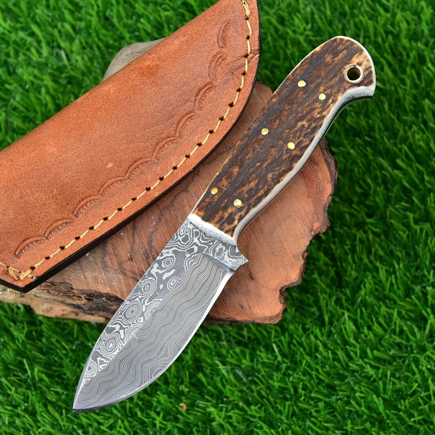 Premium Custom Damascus Steel Skinning Knife with Stag Horn Handle & Leather Sheath - 7 Inches - Korvel