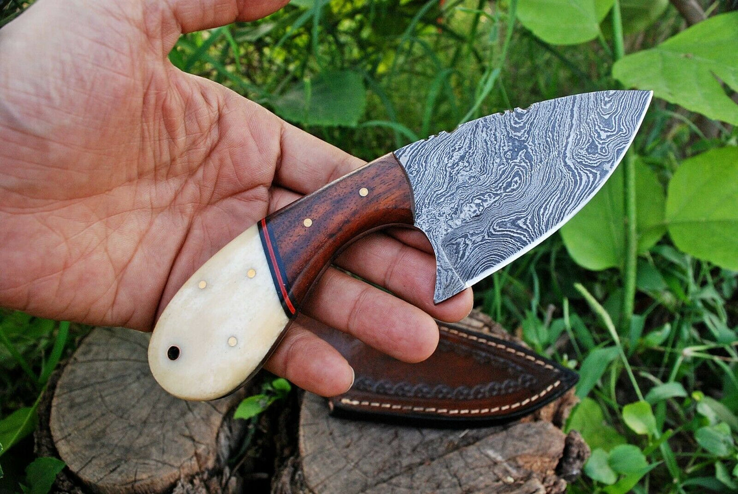 Artisan Crafted Damascus Steel Hunting Knife - Korvel