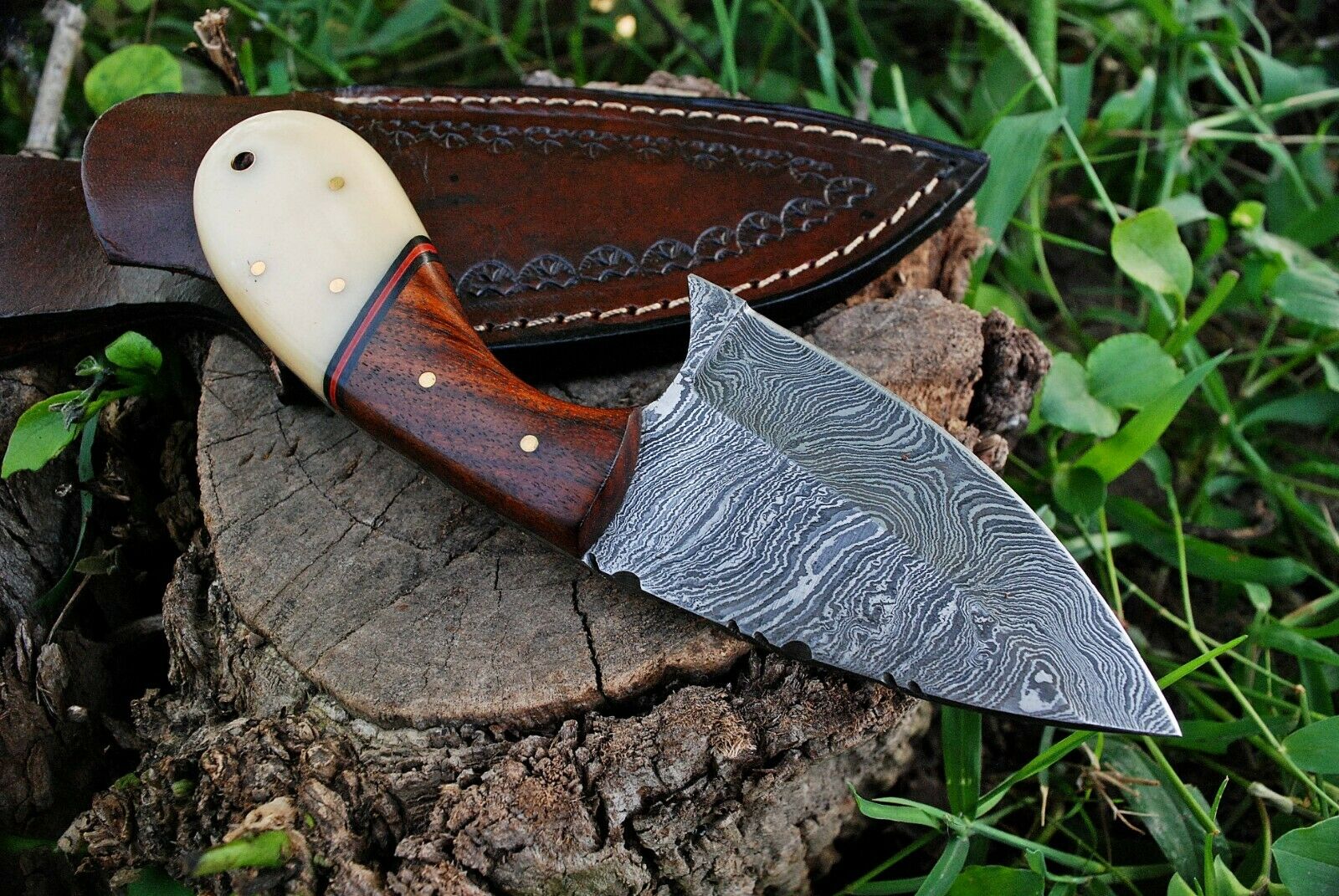 Artisan Crafted Damascus Steel Hunting Knife - Korvel