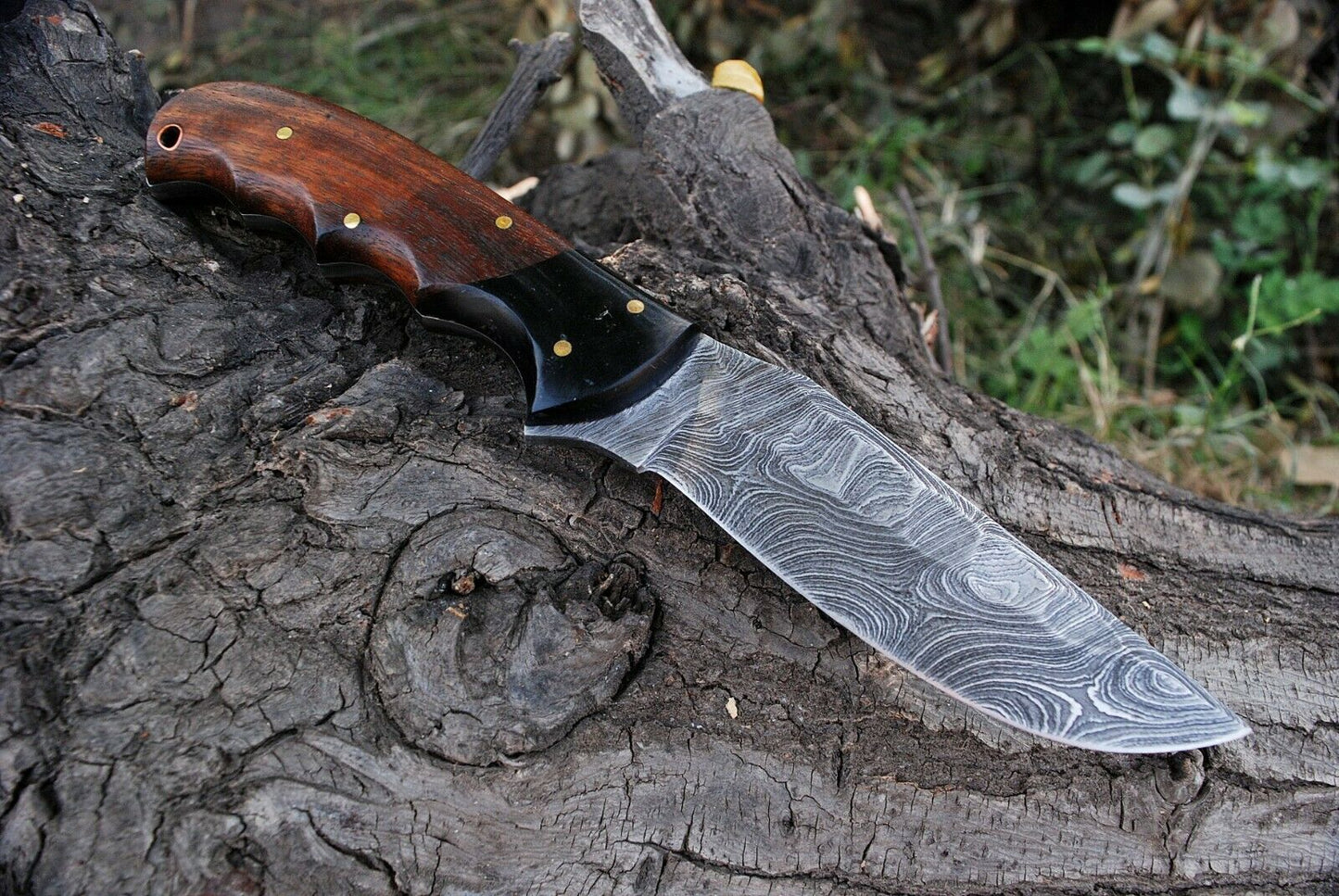 Premium Custom Damascus Steel Hunting Knife for Skinning - Korvel