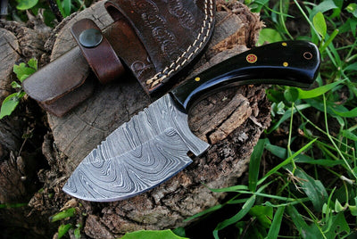 Premium Handmade Damascus Steel Skinning Knife for Outdoor Enthusiasts - Korvel