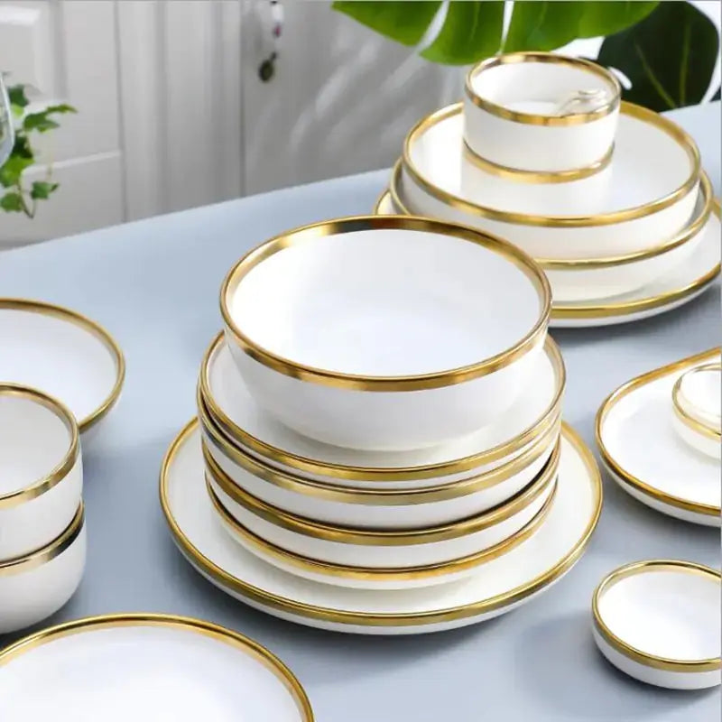 Ensemble de Plateaux à Dîner en Porcelaine Blanche à Bord Doré Mat
