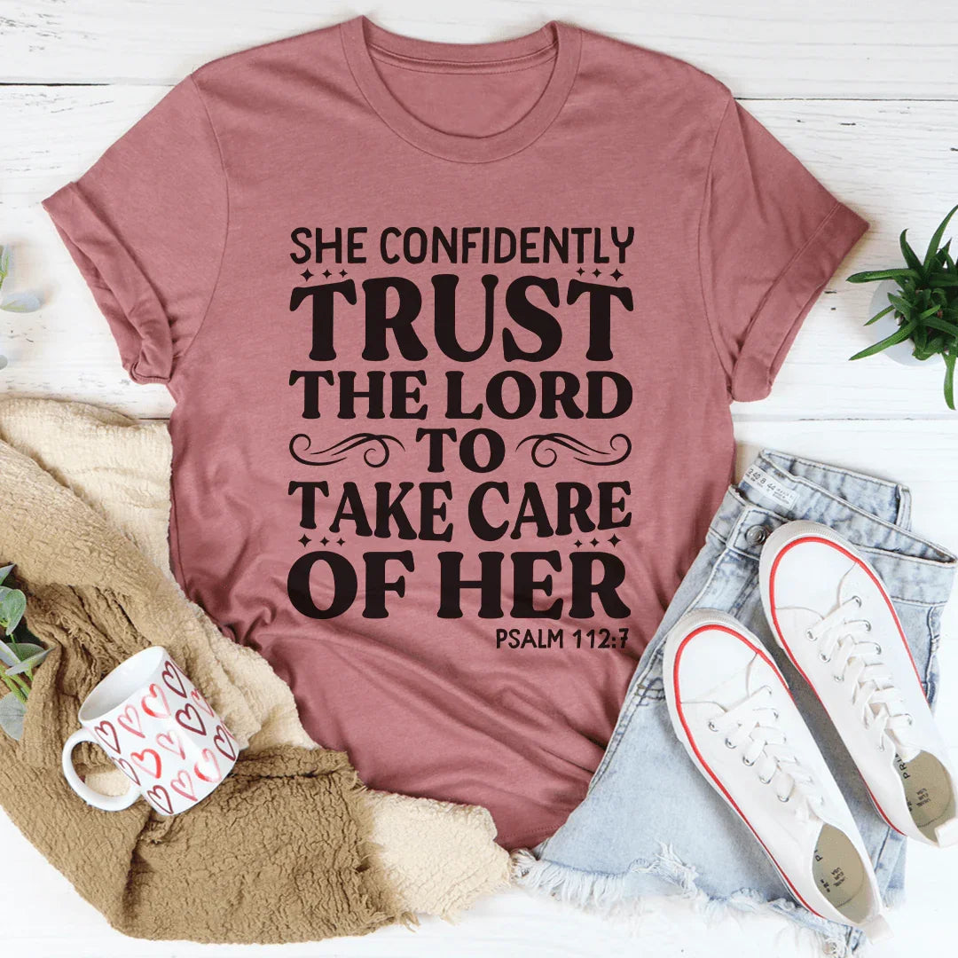 Ella confía con confianza en que el Señor cuidará de su camiseta.