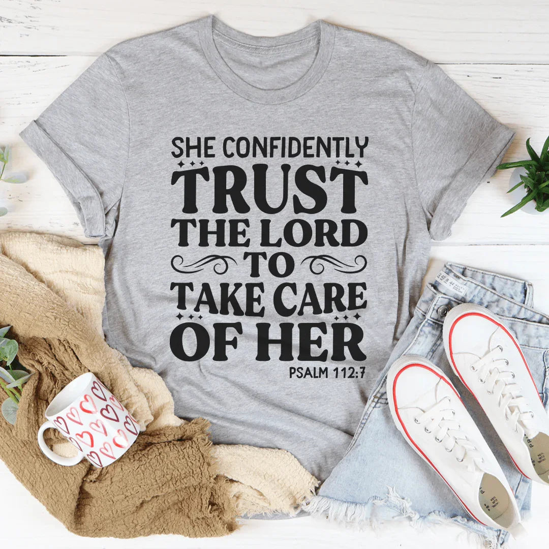 Ella confía con confianza en que el Señor cuidará de su camiseta.