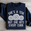 Ella es una diez, pero golpea cada acera sudadera