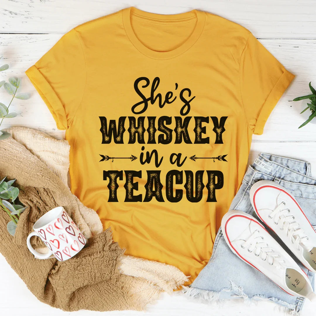 Ella es Whisky en una taza de té Tee