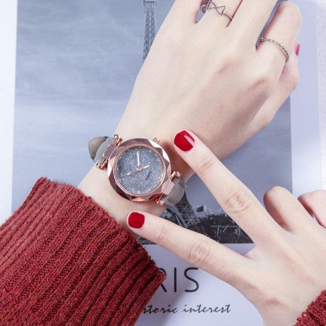 Reloj de Cuarzo para Mujeres con Pulsera de Cuero Elegante