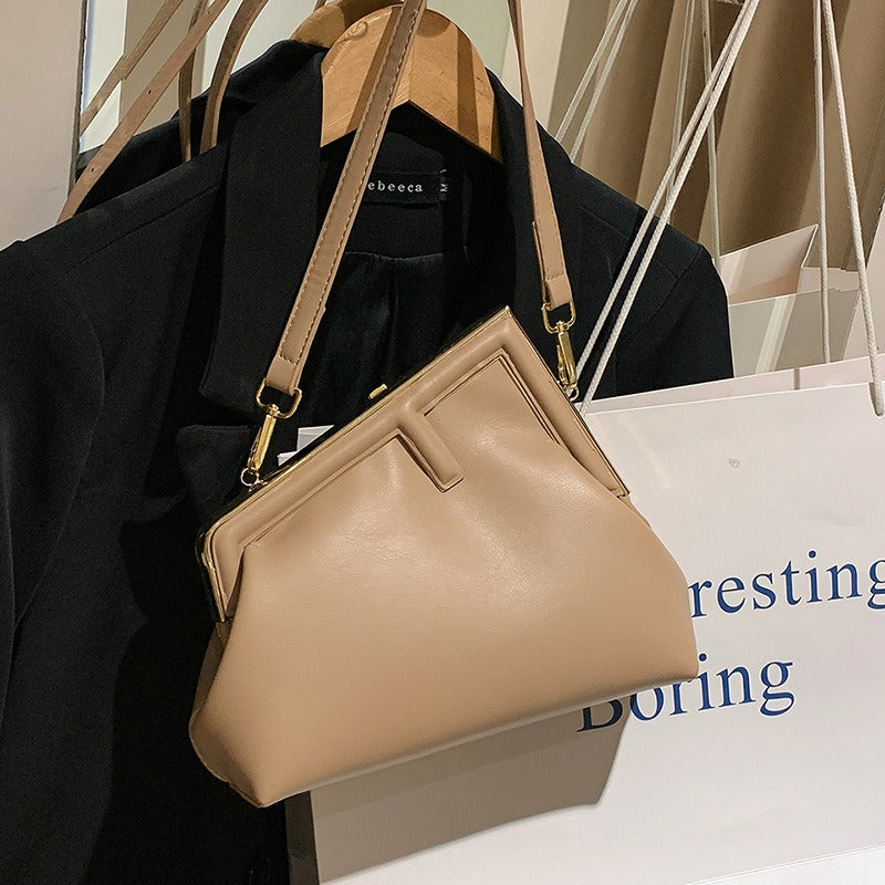 Simple small fragrant cloud bag texture new fashion fashion solid color clip bag shoulder bag crossbody bag - Korvel