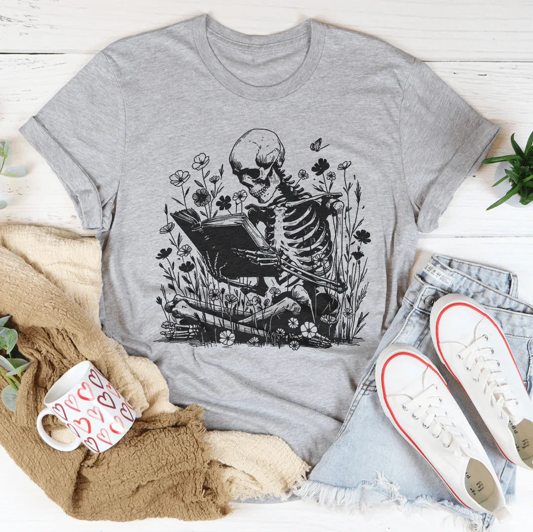 Camiseta de calavera con libros