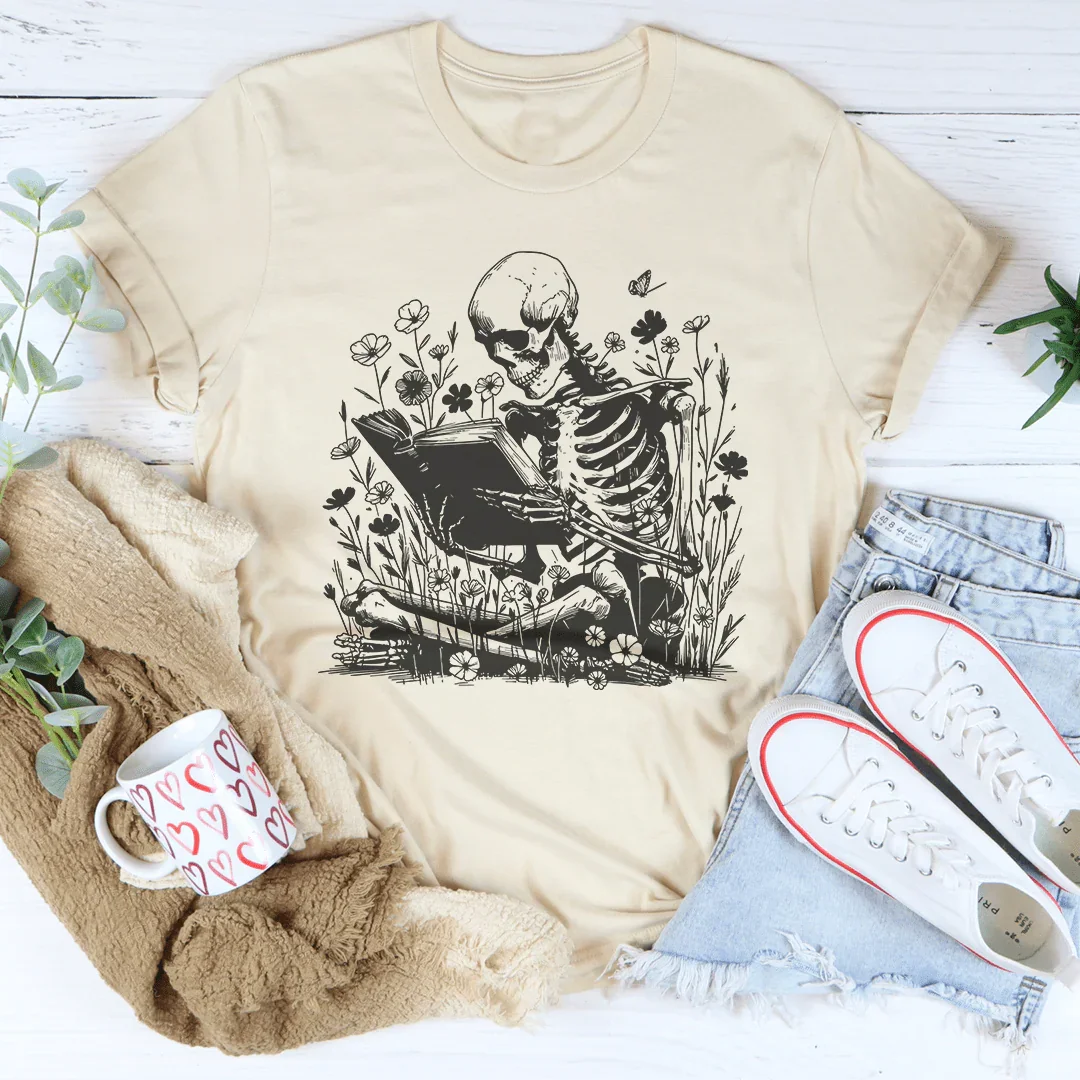 Camiseta de calavera con libros