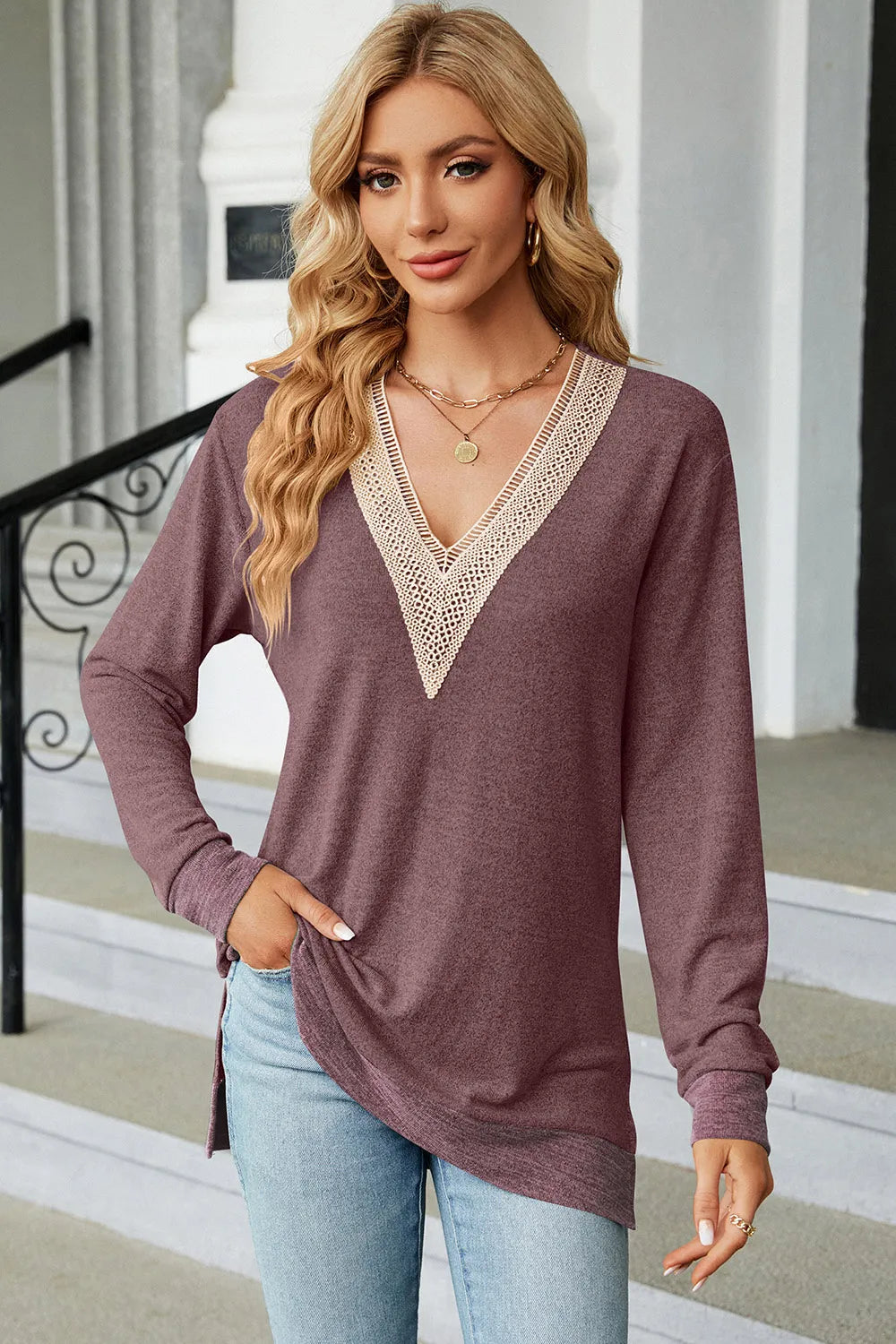 T-shirt à manches longues avec décolleté en V fendu