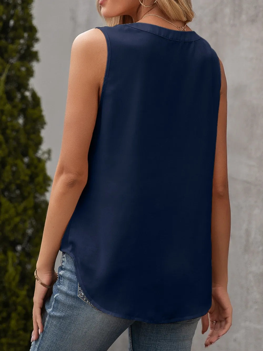 Solid Notched Sleeveless Blouse - Korvel