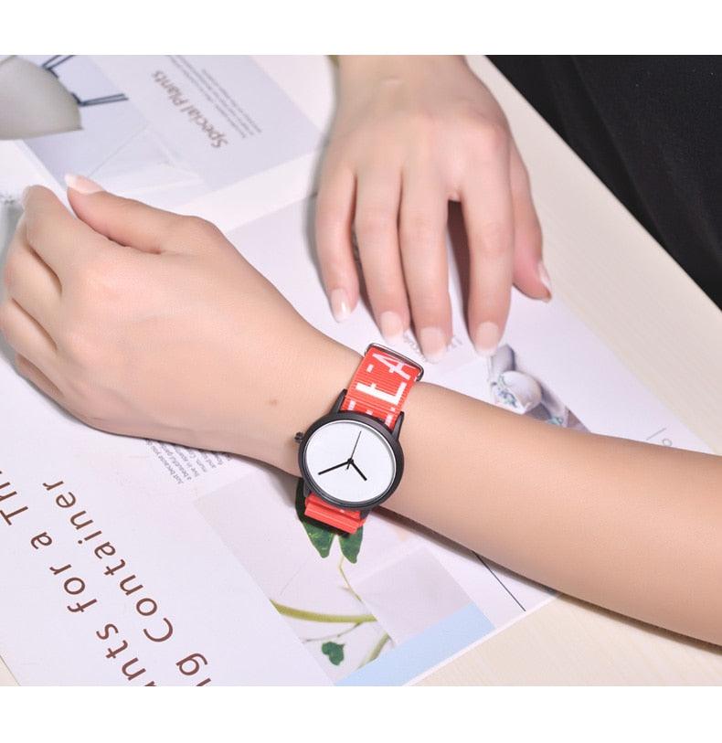 Reloj de Cuarzo para Mujer de Estilo Elegante de Verano con Correa de Nylon
