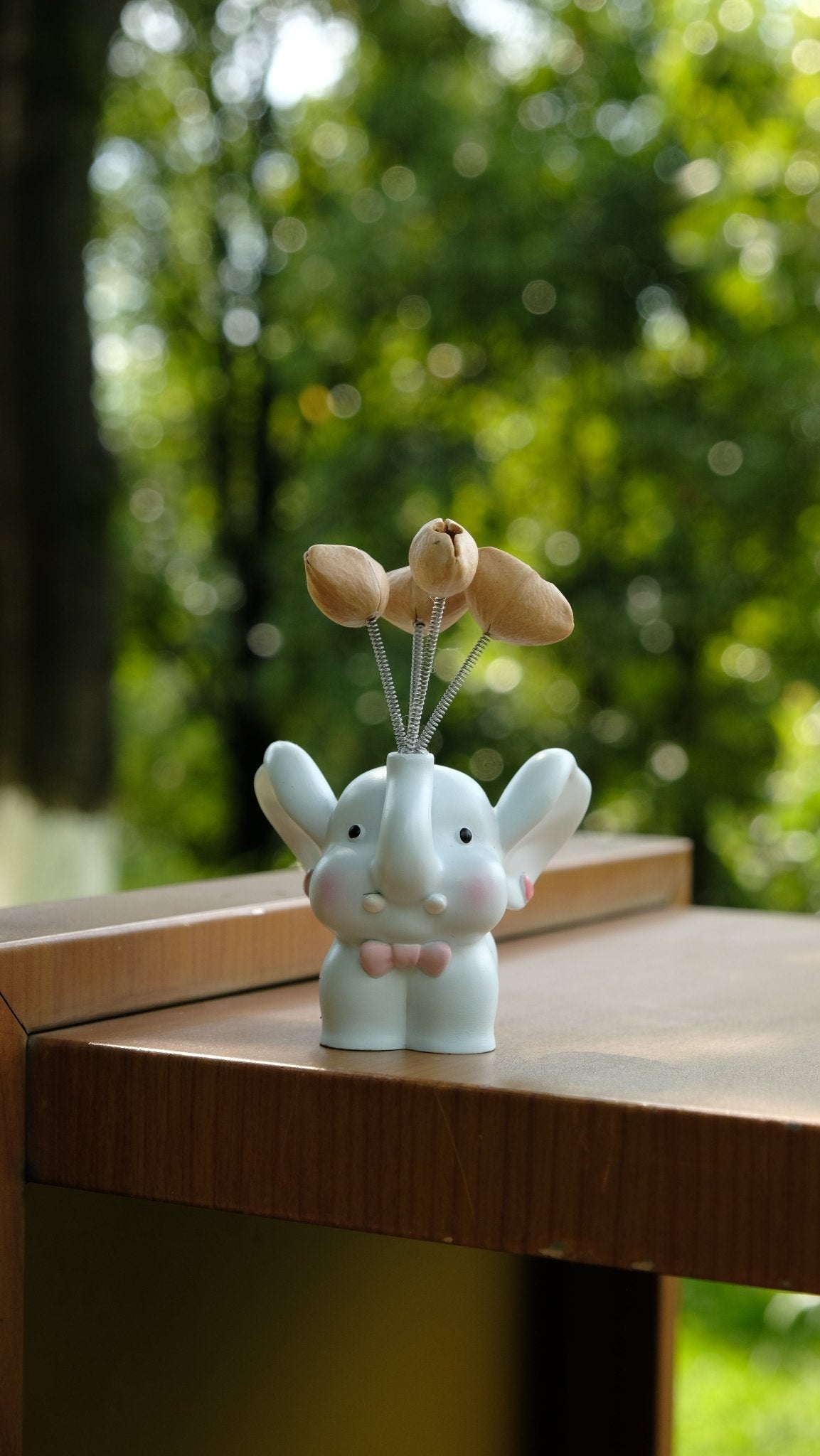 Sweet Baby Elephant - Cute Resin Car Ornament with Swaying Balloons