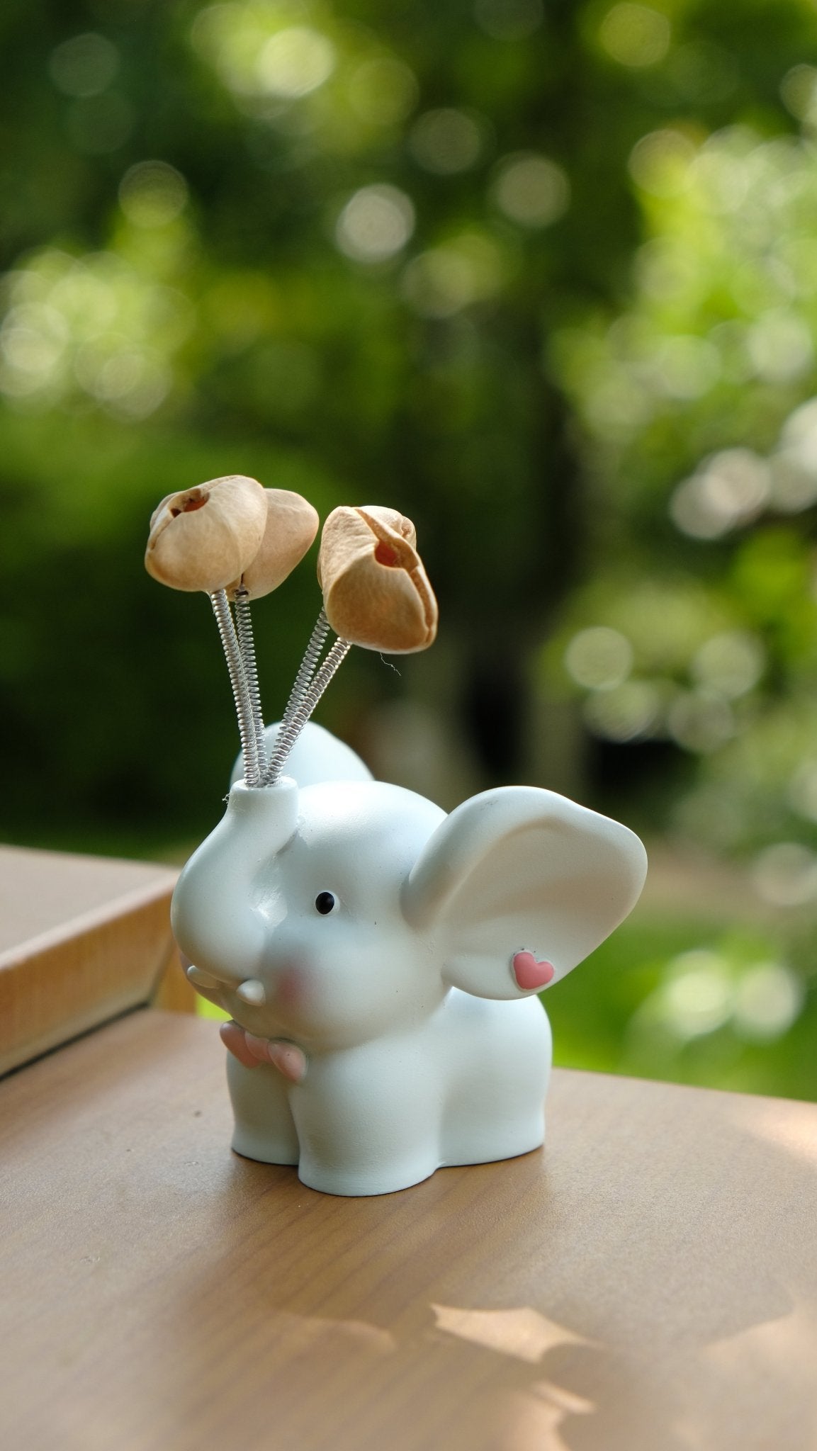 Sweet Baby Elephant - Cute Resin Car Ornament with Swaying Balloons