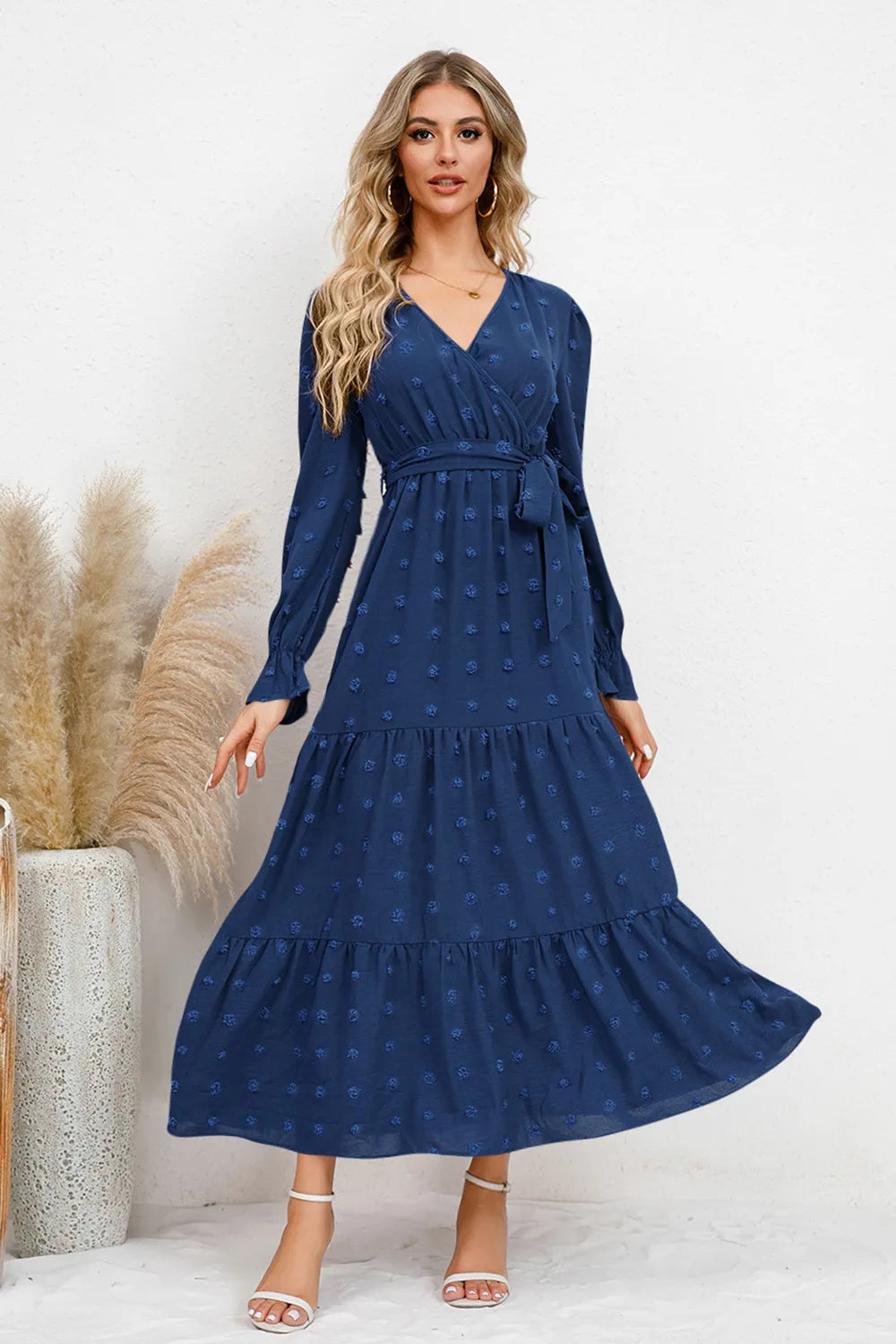Robe à manches volantées en surplis à pois suisses