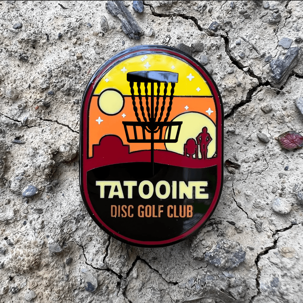 Épinglette en métal du Tatooine Disc Golf Club - Accessoire Premium