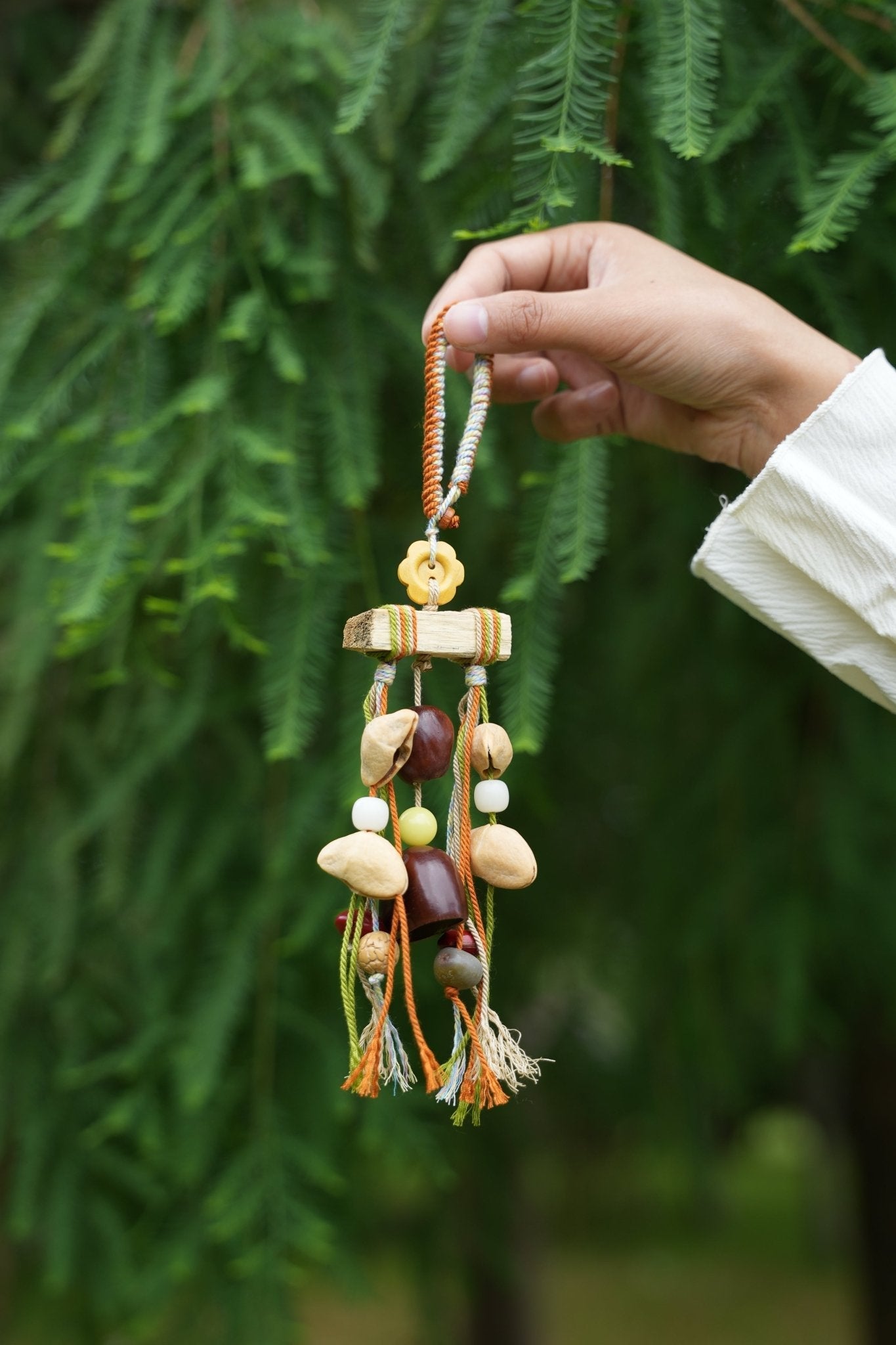 Le Mobile d'Automne - Charme en Branche de Bois avec Bouton Fleur et Franges