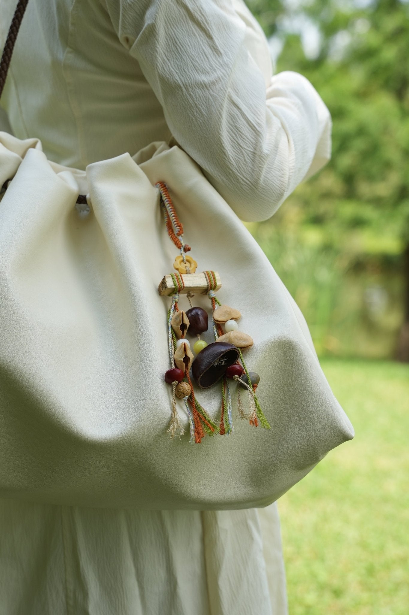 Le Mobile d'Automne - Charme en Branche de Bois avec Bouton Fleur et Franges
