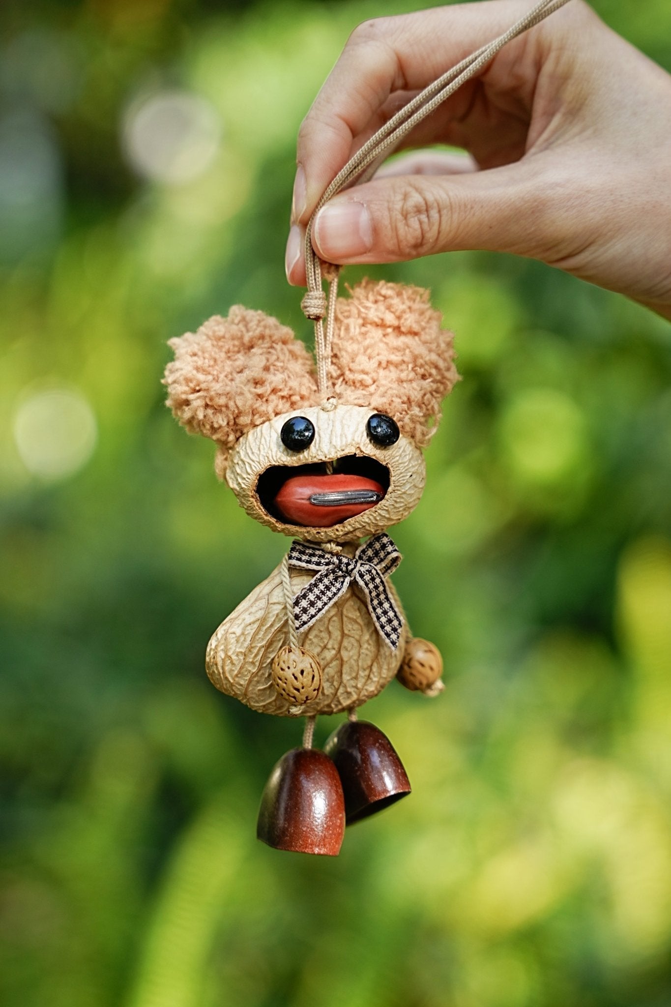 The Chatterbox - Funny Big-Mouth Nut Shell Doll with Fuzzy Ears