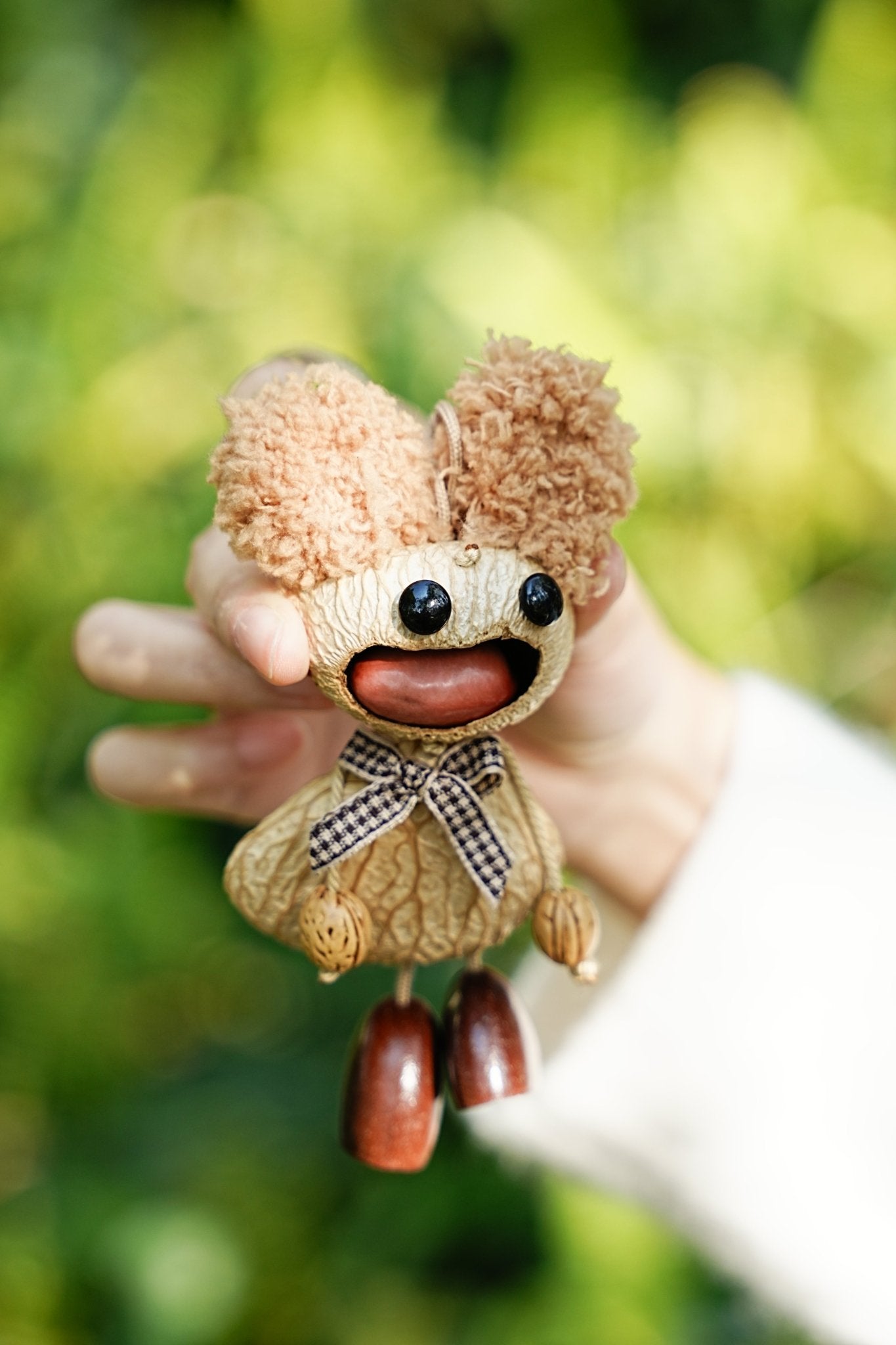 The Chatterbox - Funny Big-Mouth Nut Shell Doll with Fuzzy Ears