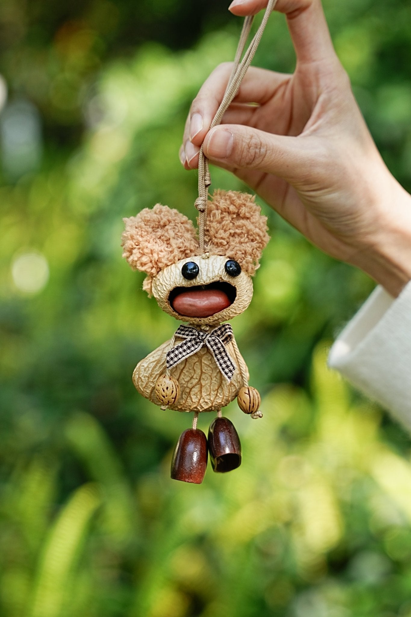 The Chatterbox - Funny Big-Mouth Nut Shell Doll with Fuzzy Ears