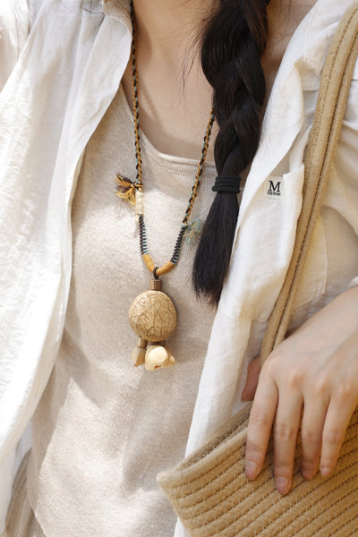 La Campana de la Tierra - Collar Grande de Vaina Natural en Cuerda Trenzada a Mano