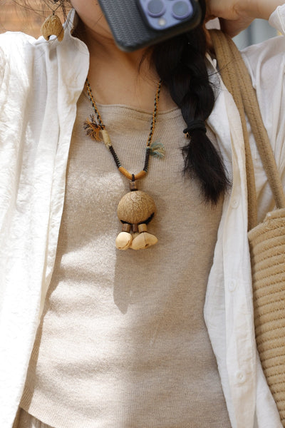 La Campana de la Tierra - Collar Grande de Vaina Natural en Cuerda Trenzada a Mano