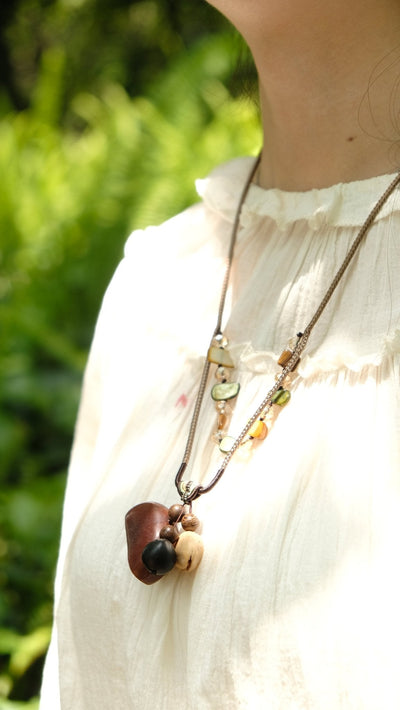 La Joya Terrenal - Collar de Colgante de Semilla Natural