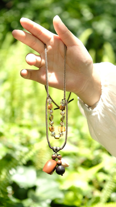 La Joya Terrenal - Collar de Colgante de Semilla Natural