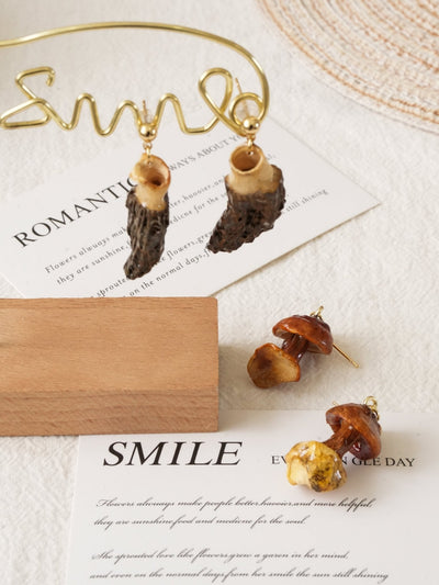 Le Duo des Cueilleurs : Ensemble de Boucles d'Oreilles en Morilles Réelles et Chanterelles Dorées