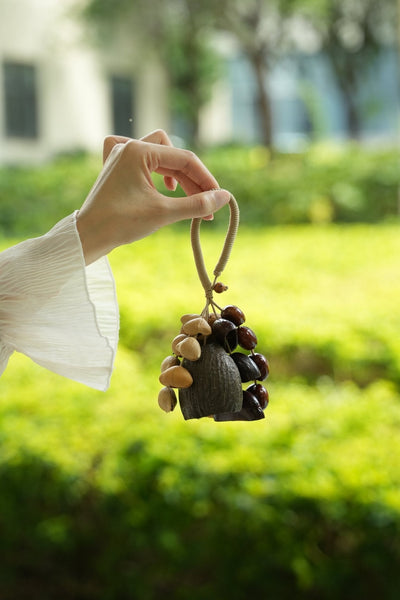 La Campana del Bosque - Encanto de Grupo de Semillas Naturales con Mango Beige