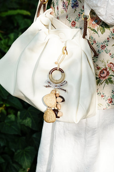 El Susurro del Jardín - Encanto de Cinta Floral y Anillo de Madera