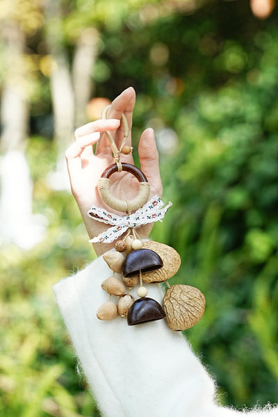 El Susurro del Jardín - Encanto de Cinta Floral y Anillo de Madera
